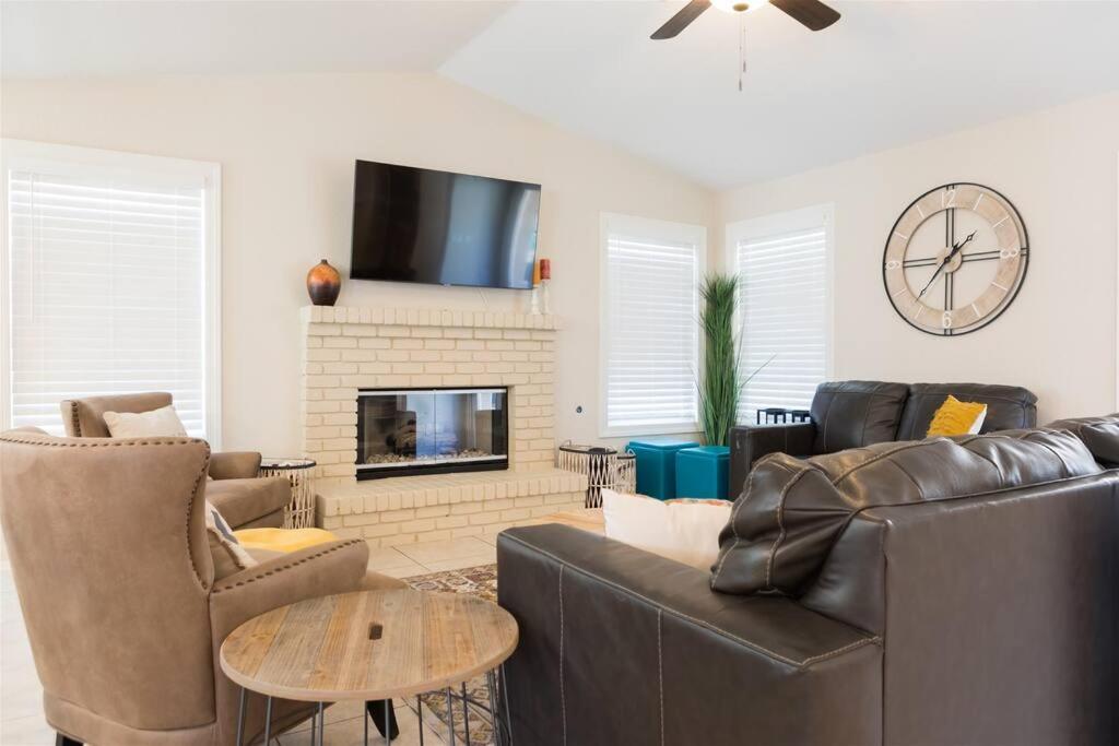 Private Paradise With Pool Heater, Spa, Billiards Avondale Exterior photo